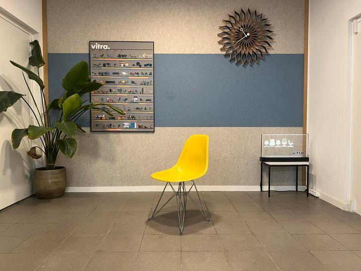 Eames · Fiberglass Chair · Geel