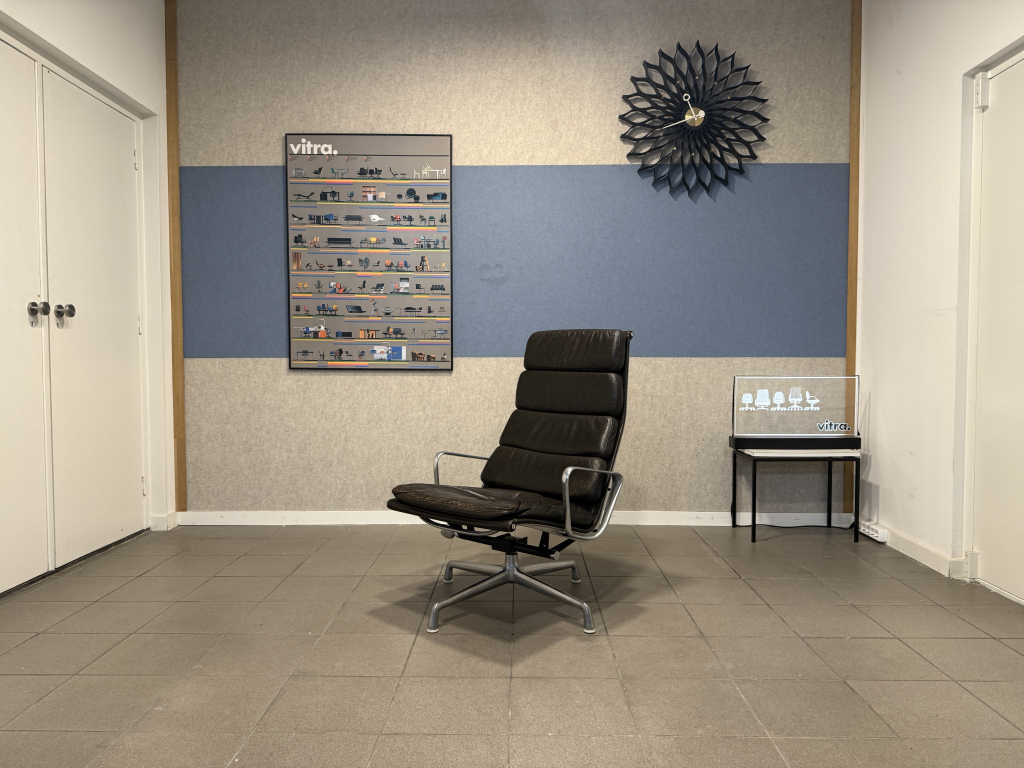 Herman Miller · Eames · EA 222 · Bruin -  Aluminium