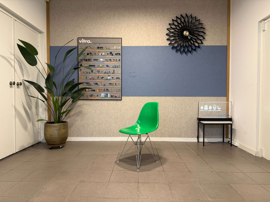 Vitra · Eames · DSR · Cadmium Green Fiberglass