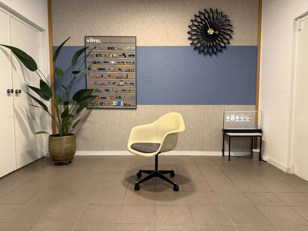 Herman Miller · Eames · Armshell Bureaustoel · Fiberglass