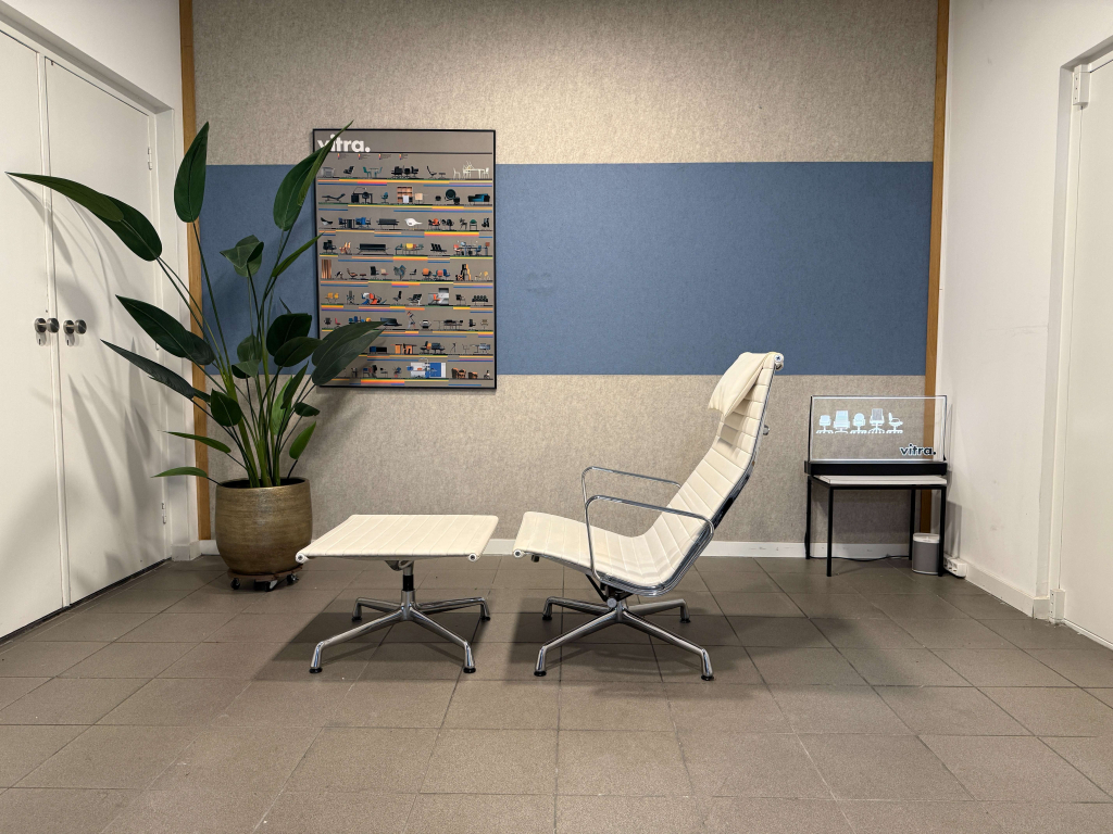 Herman Miller · Eames · EA124 + EA125 · Wit Nuagahyde