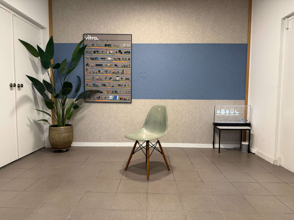 Herman Miller · Eames · DSW · Sea Foam Light Fiberglass