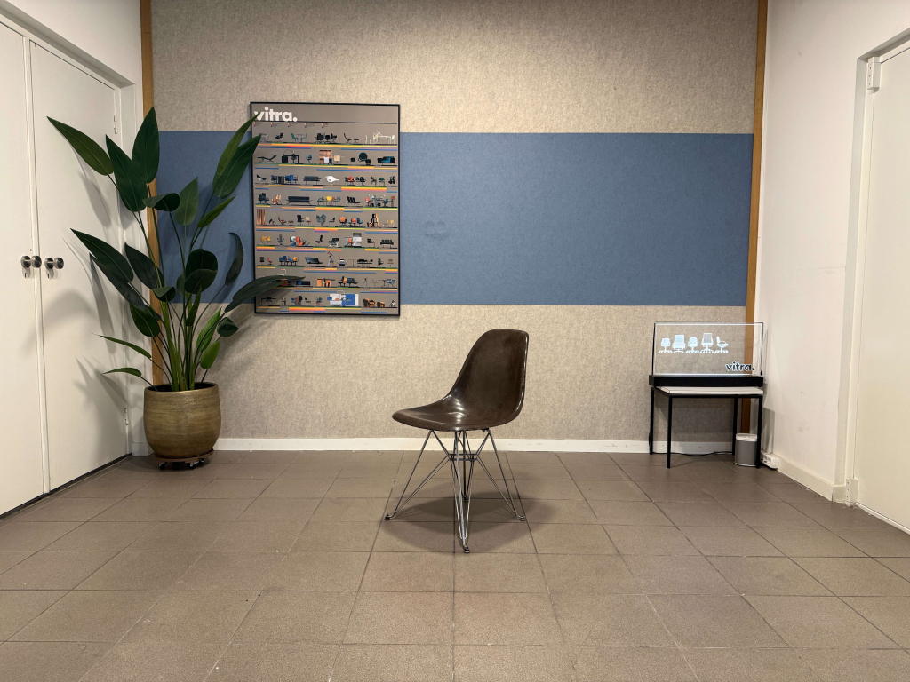 Herman Miller · Eames · DSR · Seal Brown Fiberglass