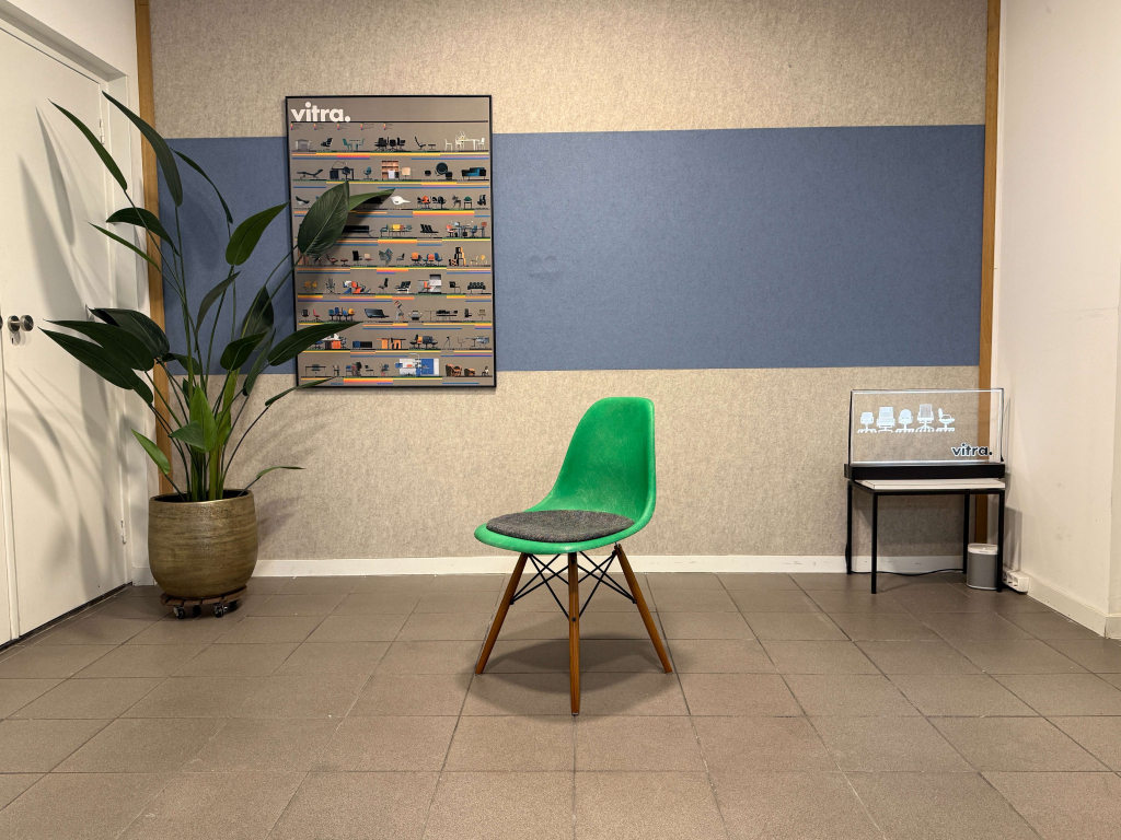 Herman Miller · Eames · DSW · Cadmium Green Fiberglass