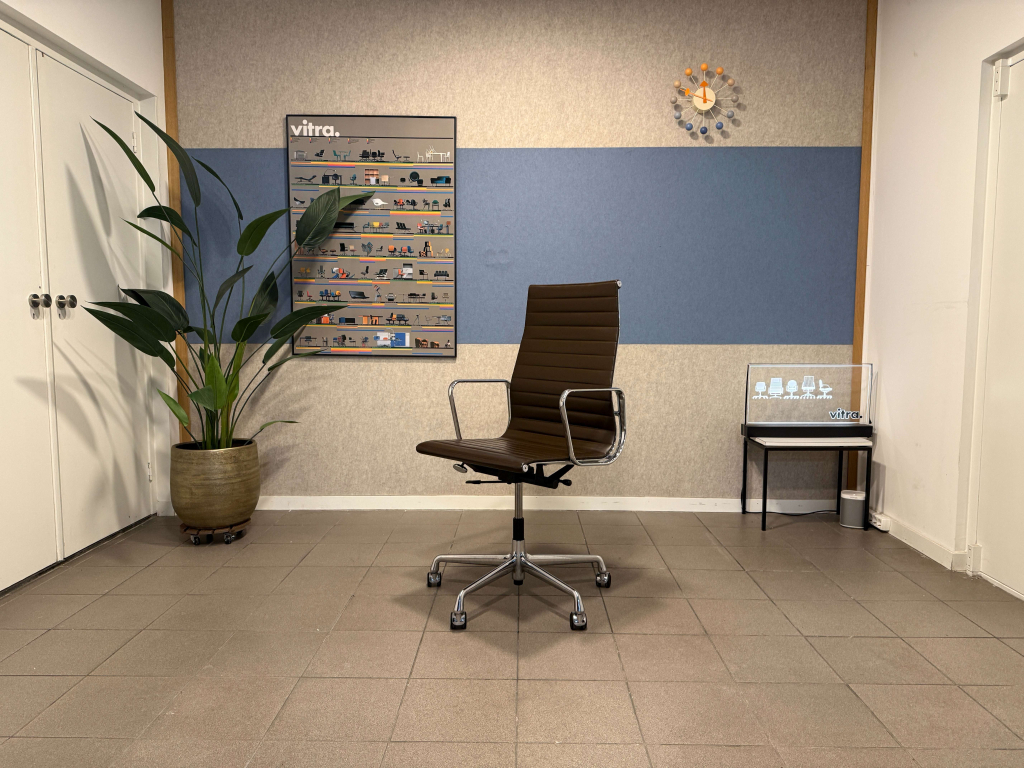 Vitra · Eames · EA119 · Bruin Leder & Chrome