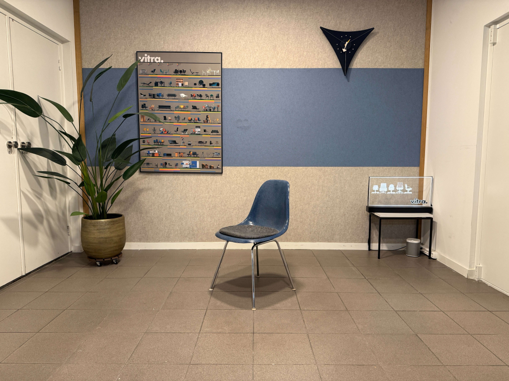 Herman Miller · Eames · DSX · Medium Blue Fiberglass