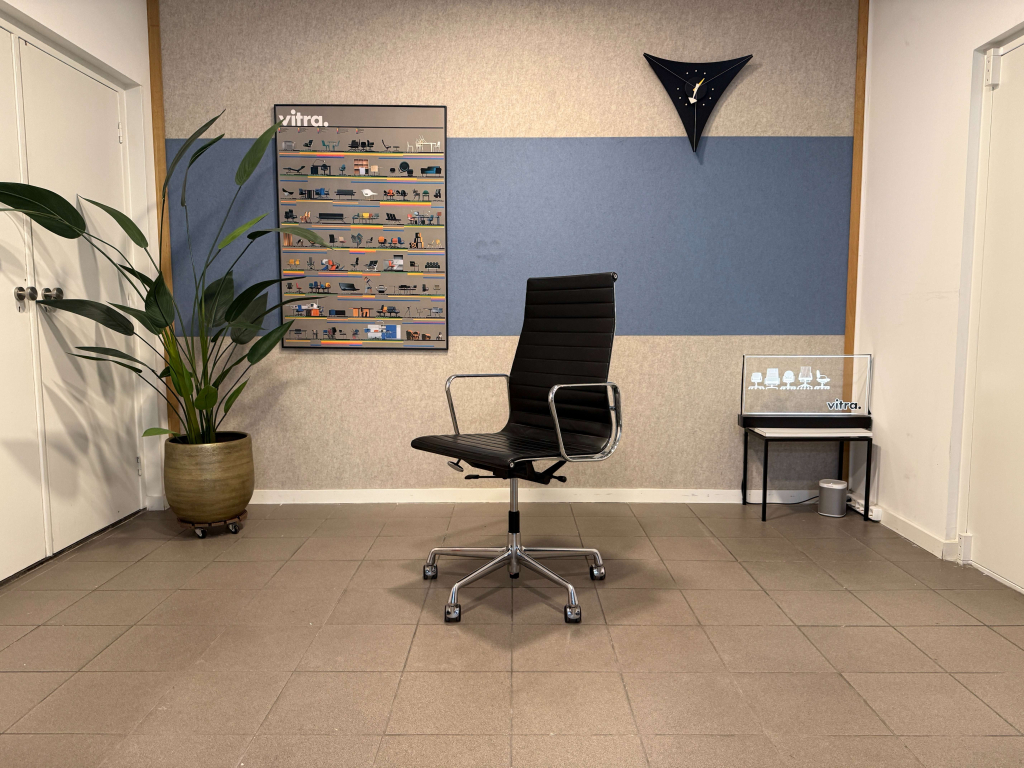 Vitra · Eames · EA119 · Zwart Leder & Chrome